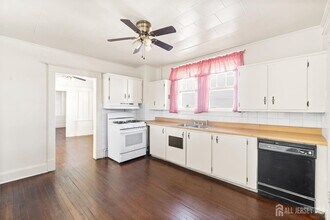 196 Strawberry Hill Ave in Woodbridge Township, NJ - Building Photo - Building Photo