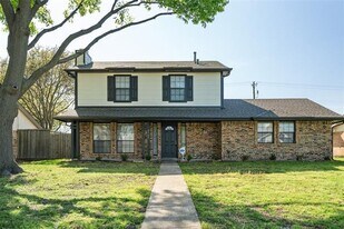 3709 Bond St in Rowlett, TX - Building Photo