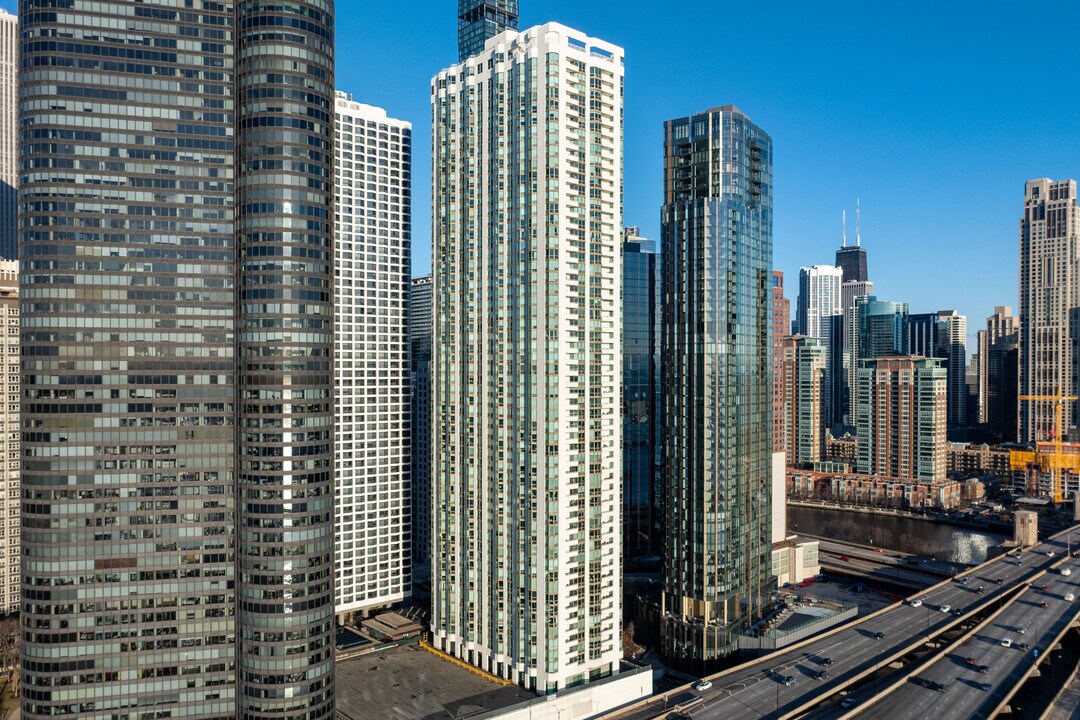 The Park Shore Condomiums in Chicago, IL - Building Photo