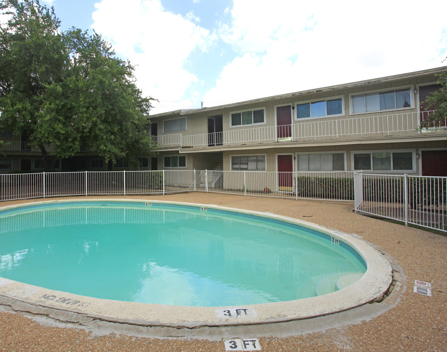 iConic Mueller 1 in Austin, TX - Building Photo