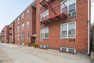 13405 Dahlia Ave in Flushing, NY - Building Photo - Building Photo