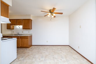 Whitman Park Apartments in Oconomowoc, WI - Building Photo - Interior Photo