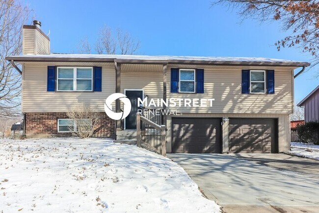 property at 908 Hillcrest St