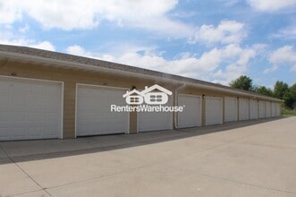 2000 Meadow Ct in Des Moines, IA - Building Photo - Building Photo