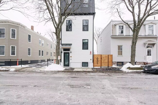 631 Saratoga St, Unit #3