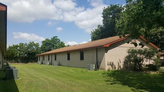 Lavaca Landing in Hallettsville, TX - Foto de edificio - Building Photo