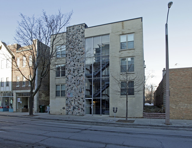 Carillon Apartments in Milwaukee, WI - Foto de edificio - Building Photo