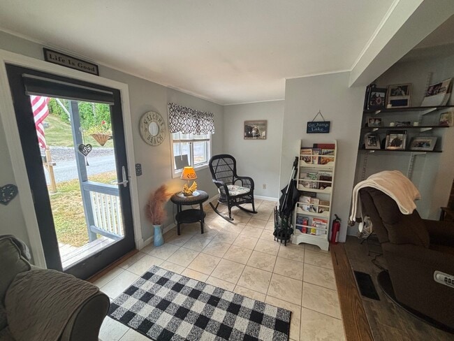 6 Neal Shore Rd in Meredith, NH - Building Photo - Building Photo