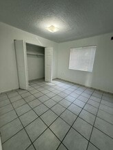 8027 NW 8th St in Miami, FL - Building Photo - Building Photo