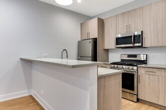 1807 W Division St-Unit -202 in Chicago, IL - Foto de edificio - Building Photo