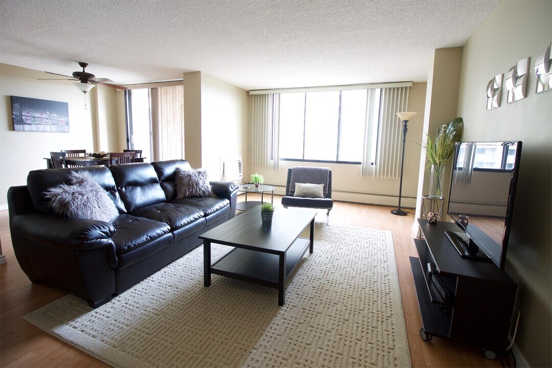 9808-9808-103 103 St NW in Edmonton, AB - Building Photo