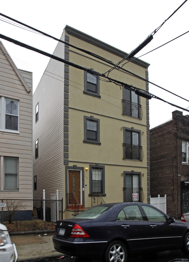 227 Liberty Ave in Jersey City, NJ - Building Photo - Building Photo