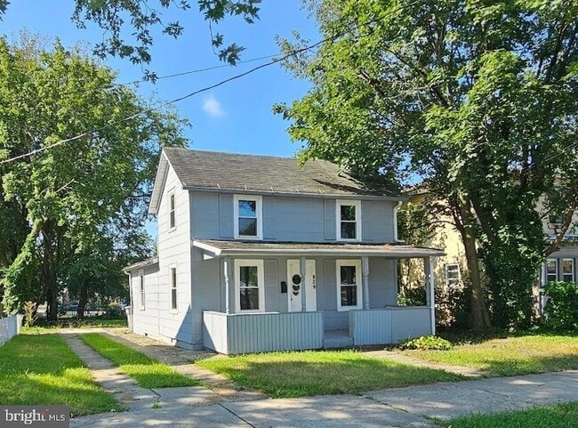 property at 629 E Quince St