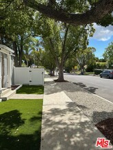 1040 N Catalina St in Burbank, CA - Building Photo - Building Photo