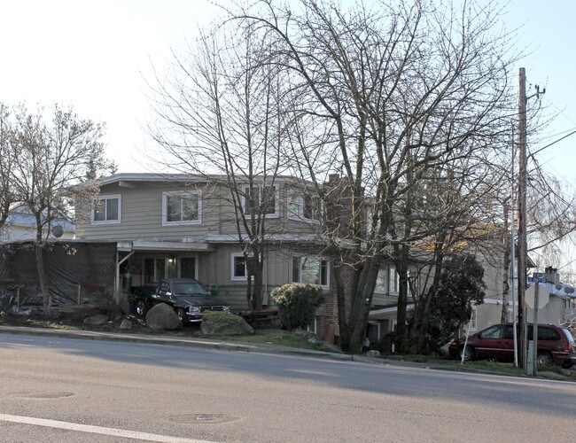 Glenbrook Apartments in Des Moines, WA - Building Photo - Building Photo