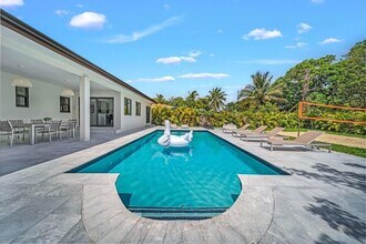 305 NW 124th St in North Miami, FL - Building Photo - Building Photo