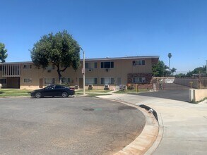 Brookside Apartments in Riverside, CA - Building Photo - Building Photo