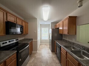 5813 Huckleberry Ct in Winston-Salem, NC - Foto de edificio - Building Photo