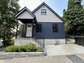 27 Verazzano Blvd in Poughkeepsie, NY - Building Photo - Building Photo