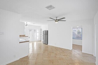 651 NE 59th Ct in Oakland Park, FL - Building Photo - Building Photo