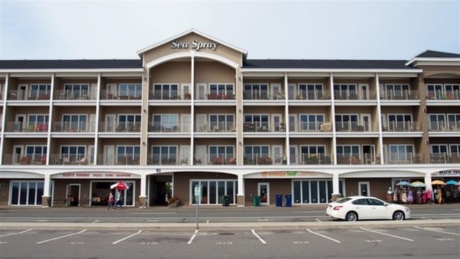 Sea Spray Condominiums in Hampton, NH - Foto de edificio - Building Photo