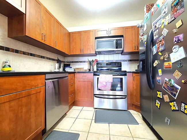 50 Winchester St, Unit 206 in Brookline, MA - Foto de edificio - Building Photo