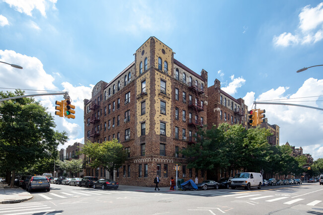 4706 46th St in Flushing, NY - Foto de edificio - Primary Photo