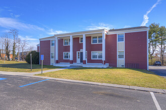 Stonegate and Carlton Scott Apartments in Blacksburg, VA - Foto de edificio - Building Photo