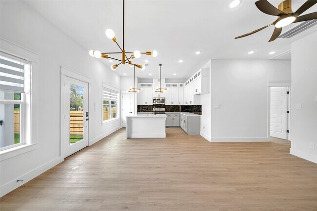 4902 Higgins St in Houston, TX - Building Photo - Building Photo