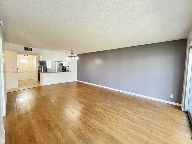 8330 Sands Point Blvd in Tamarac, FL - Building Photo - Building Photo