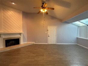 2105 Count Fleet Dr in Arlington, TX - Building Photo - Building Photo