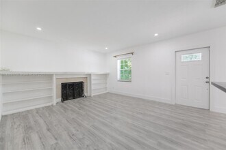 6290 SW 70th St in South Miami, FL - Building Photo - Building Photo