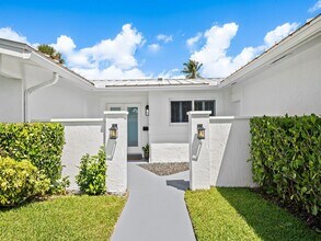 2011 NE 60th St in Fort Lauderdale, FL - Building Photo - Building Photo