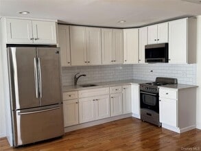 505 S Main St in Freeport, NY - Foto de edificio - Building Photo