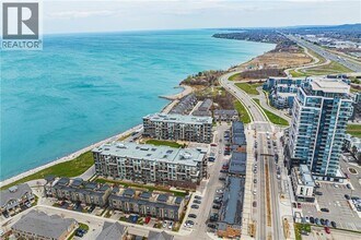 10 Esplanade Ln in Grimsby, ON - Building Photo - Building Photo