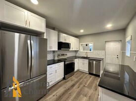 2220 Sidney Ave in Baltimore, MD - Building Photo