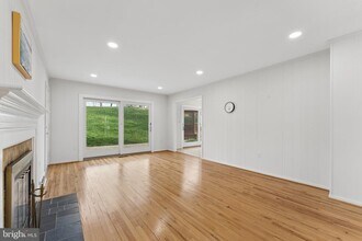 2302 Tanglevale Dr in Vienna, VA - Building Photo - Building Photo