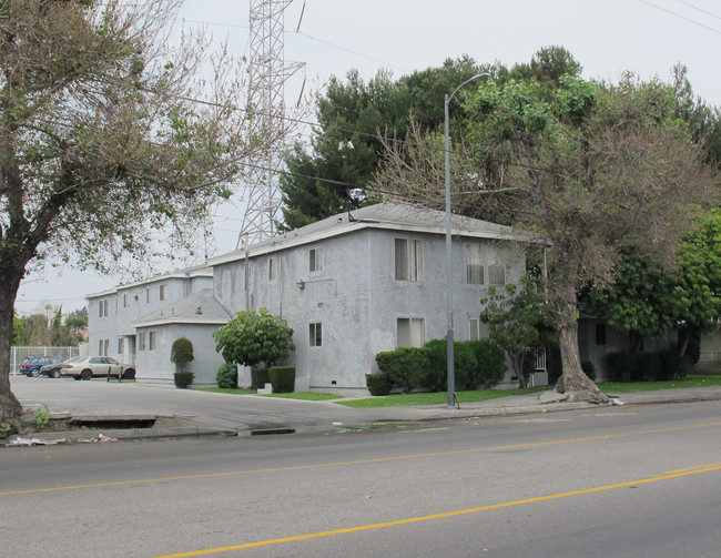 1639 E 92nd St in Los Angeles, CA - Foto de edificio - Building Photo