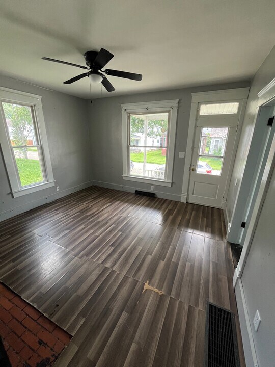 17 Republic Ave in Glouster, OH - Building Photo