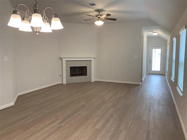 40547 Berylline Ln. in Magnolia, TX - Foto de edificio - Building Photo