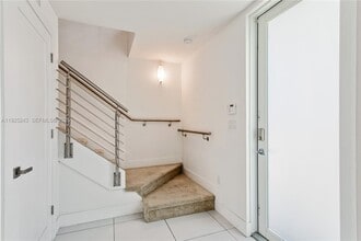 9187 NW 33rd St in Doral, FL - Building Photo - Building Photo