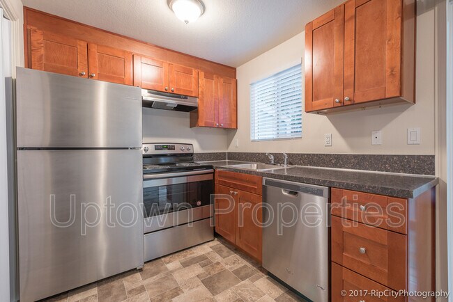 5011 SW Beaverton Hillsdale Hwy in Portland, OR - Building Photo - Building Photo