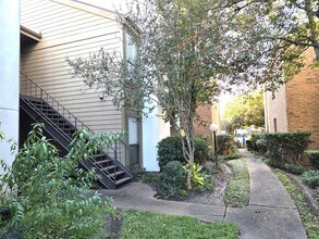 10053 Westpark Dr in Houston, TX - Foto de edificio - Building Photo