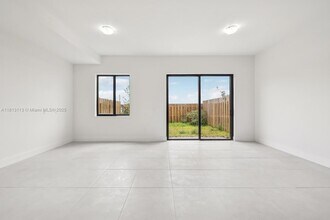 1280 N Flagler Ave in Homestead, FL - Building Photo - Building Photo