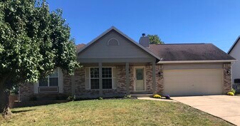 10 Jimicee Ct in O'Fallon, MO - Building Photo