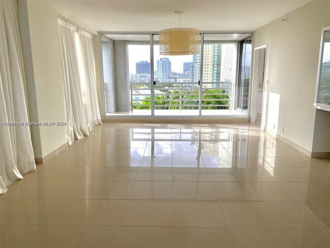 1581 Brickell Ave, Unit A1001 in Miami, FL - Building Photo - Building Photo