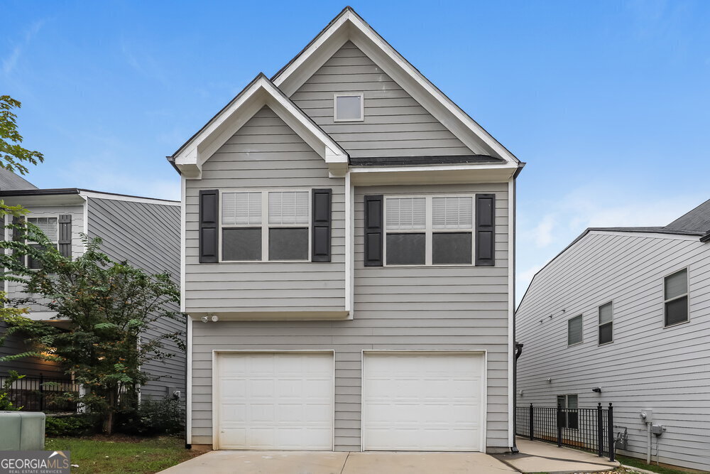 3949 Lake Manor Way in Atlanta, GA - Building Photo