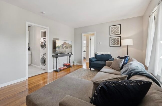 100 S Ann Arbor St, Unit 2 in Saline, MI - Building Photo - Building Photo