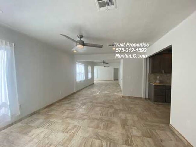 548 W Hadley Ave in Las Cruces, NM - Foto de edificio - Building Photo