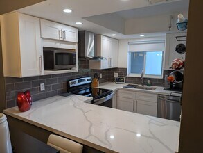 201 NW 7th St, Unit #202 in Miami, FL - Building Photo - Building Photo
